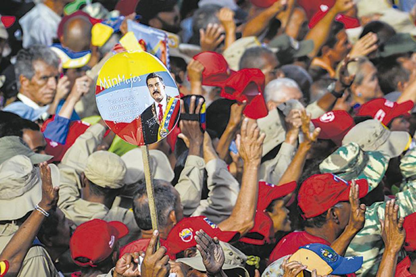 ABD Venezuela'da darbeye hazırlanıyor